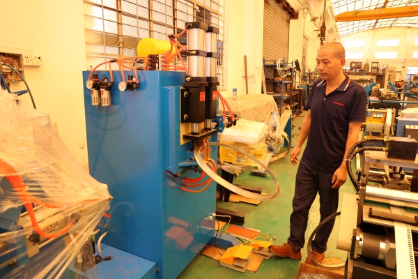 angle steel welding machine.jpg