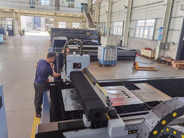 laser cnc cutting machine.jpg